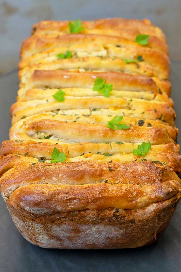 Garlic Cheese Herb Pull Apart Bread | El Mundo Eats