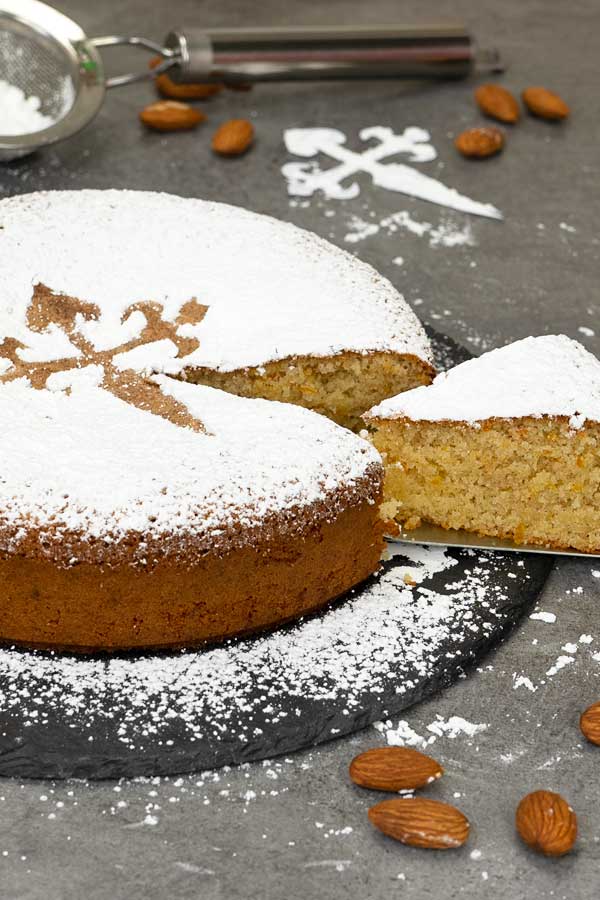 Scandinavian Almond Cake - El Mundo Eats