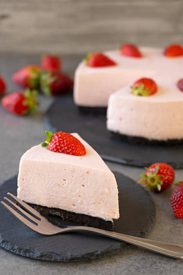 Cheesecake de Frambuesa en Vasitos (Postre Pequeño y Fácil) - El Mundo Eats