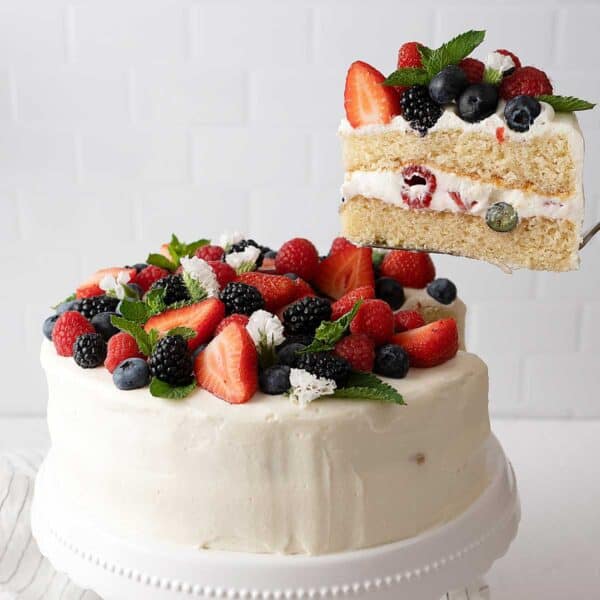 Summer Berry Cake - El Mundo Eats