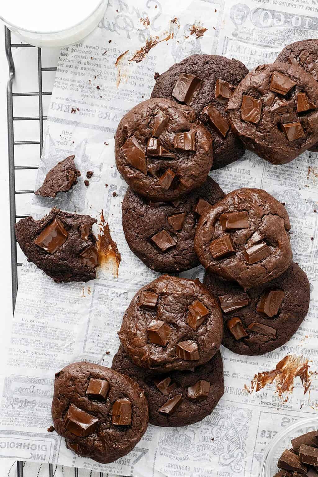 Double Chocolate Fudge Cookies - El Mundo Eats