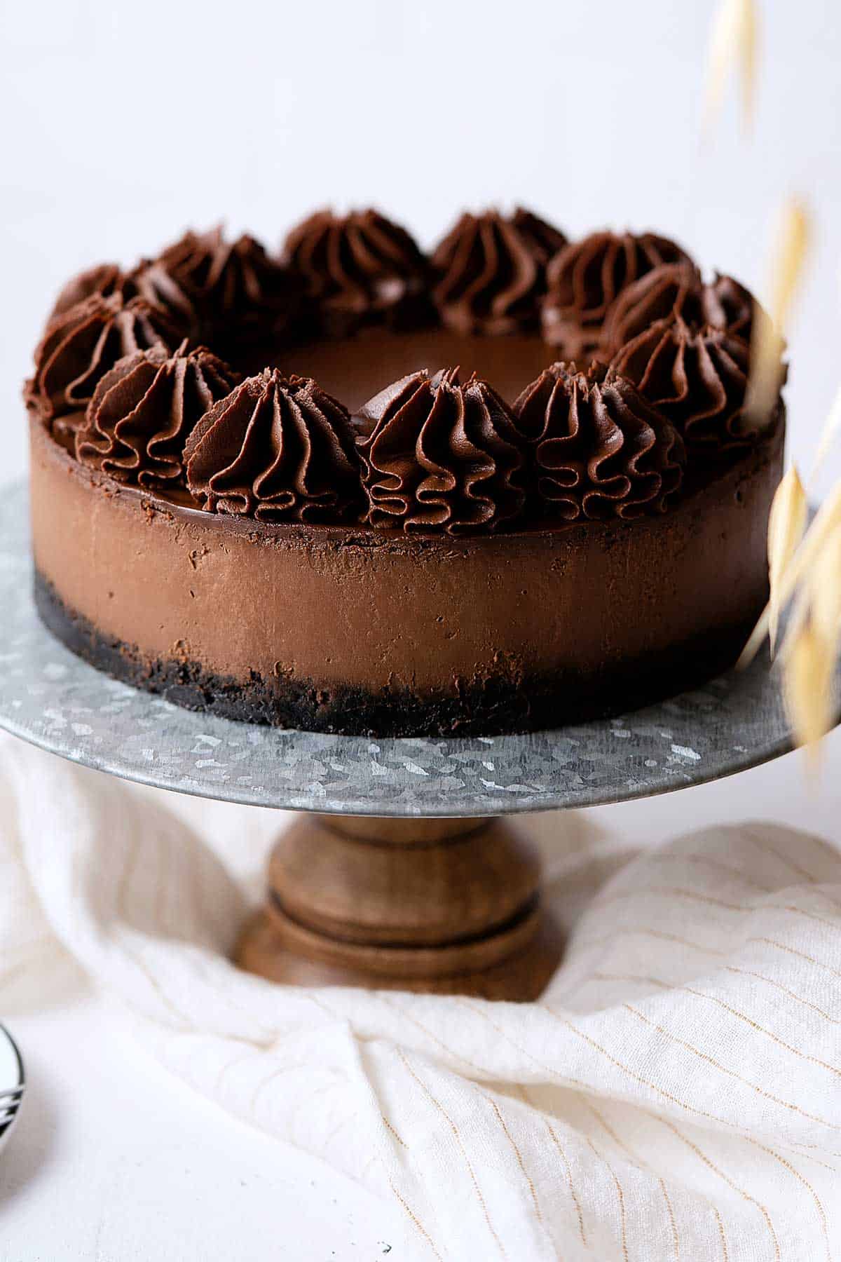 https://www.elmundoeats.com/wp-content/uploads/2020/12/Double-Chocolate-Cheesecake.jpg