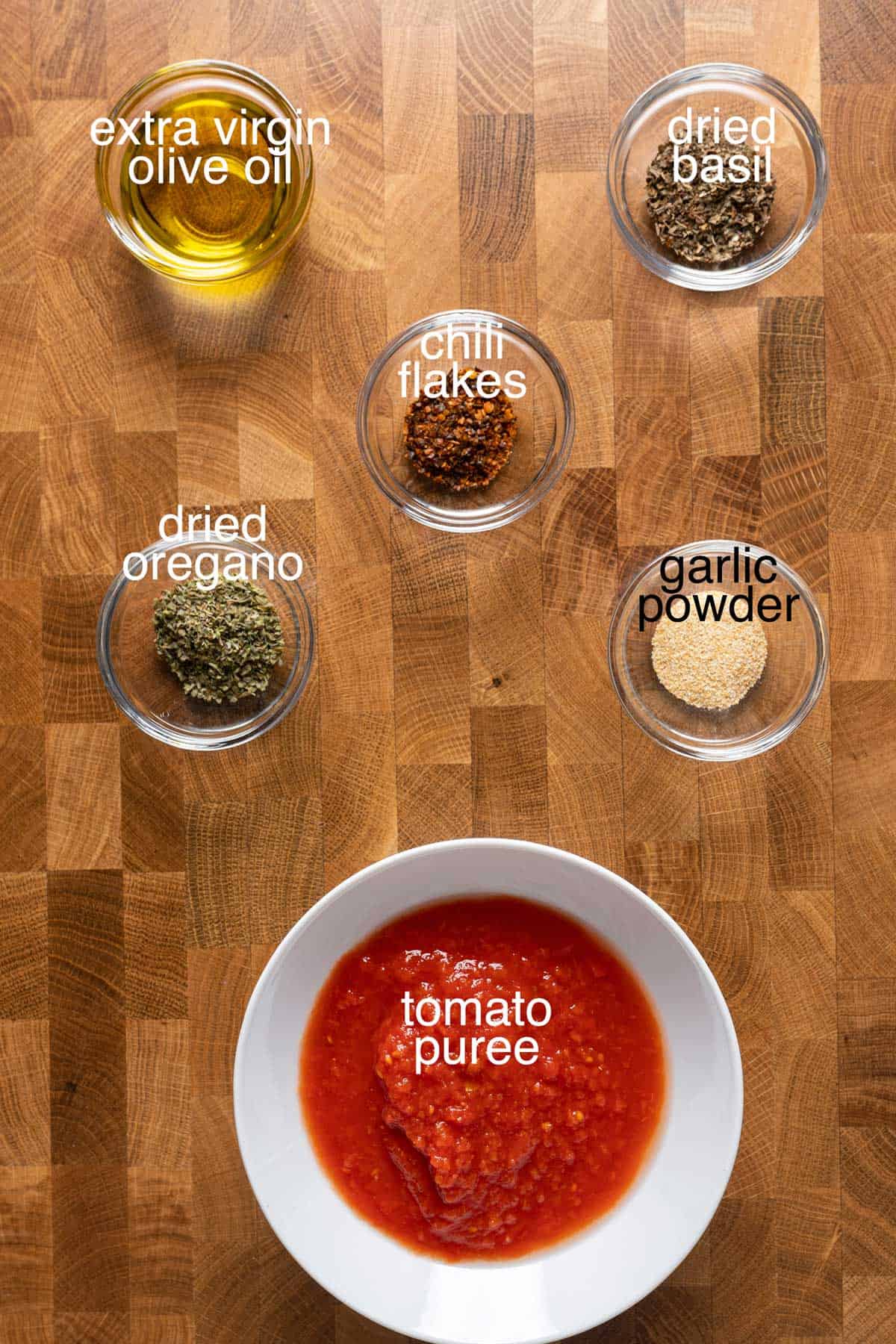 Ingredients to make 2-minute no cook pizza sauce