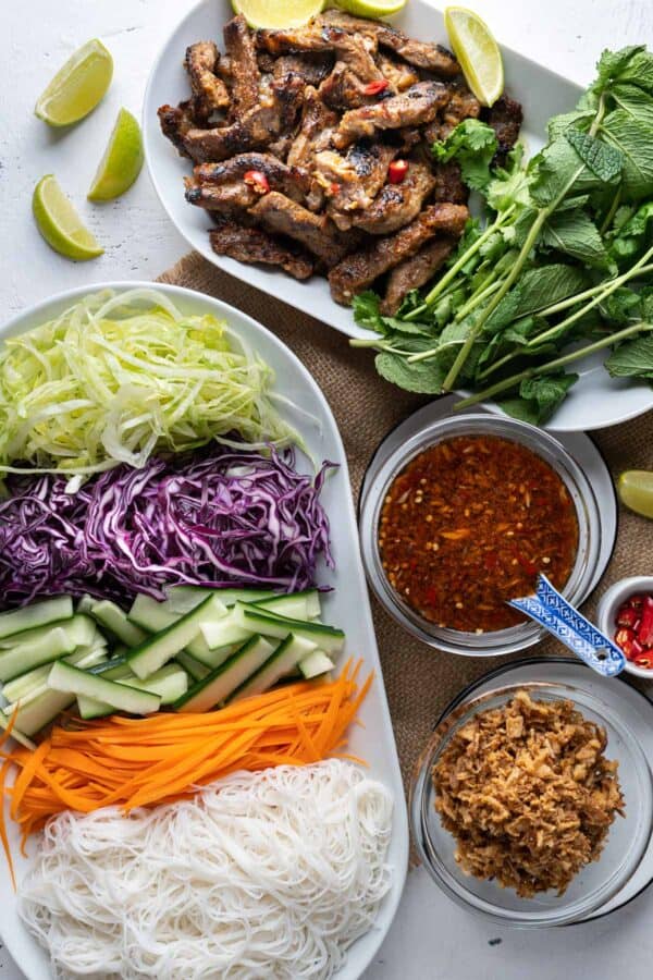 Vietnamese Lemongrass Beef Noodles Salad - El Mundo Eats