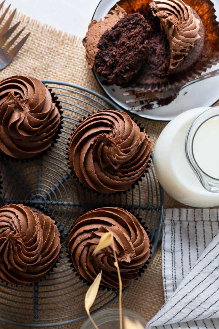 Healthy Chocolate Cupcakes - El Mundo Eats