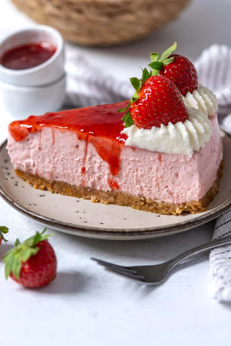 No-Bake Strawberry Cheesecake - El Mundo Eats