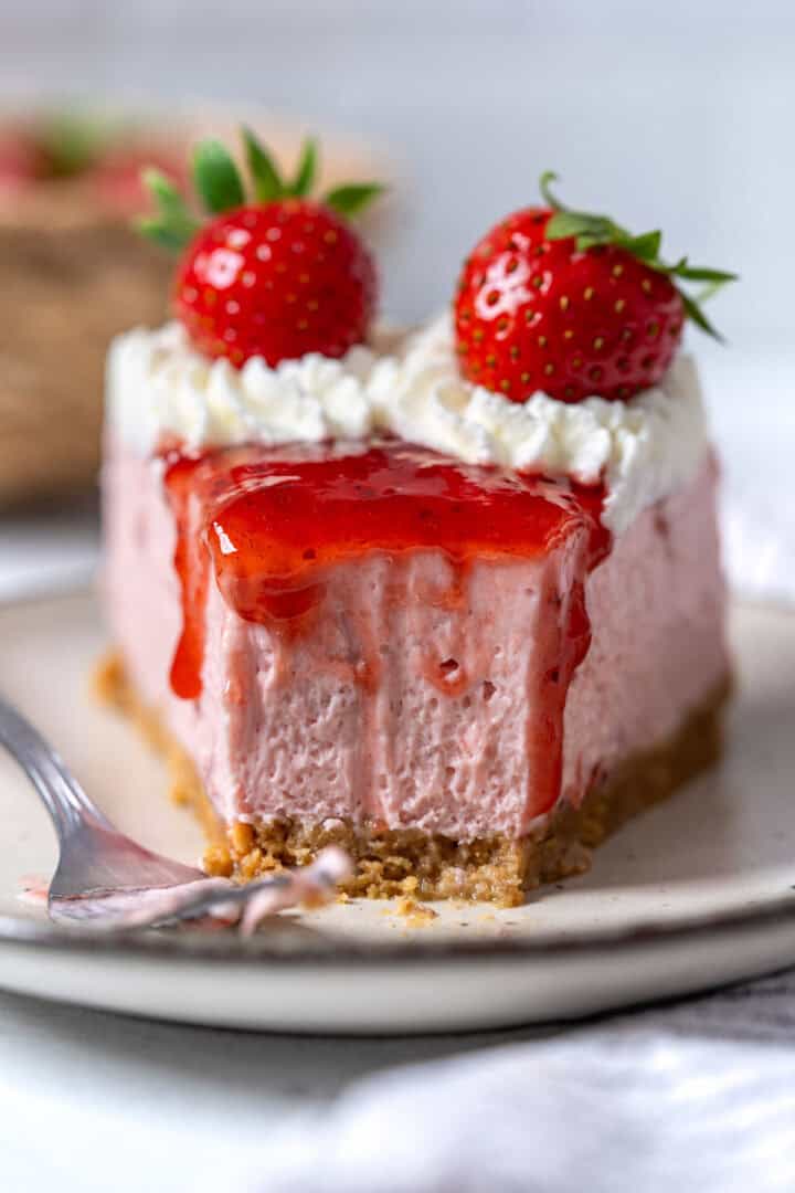 No-Bake Strawberry Cheesecake - El Mundo Eats