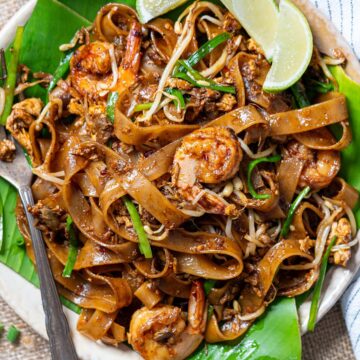 Char kway teow in a plate.